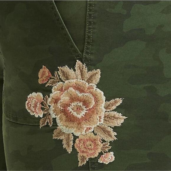 Torrid Olive Green Camouflage Embroidered Floral Frayed Hem Shorts - Picture 4 of 9